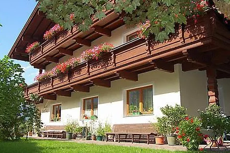 Haus Kristall Pensión Uderns