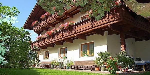 Haus Kristall Guest house Uderns